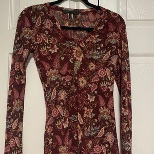 BCBG Floral knit top long sleeve